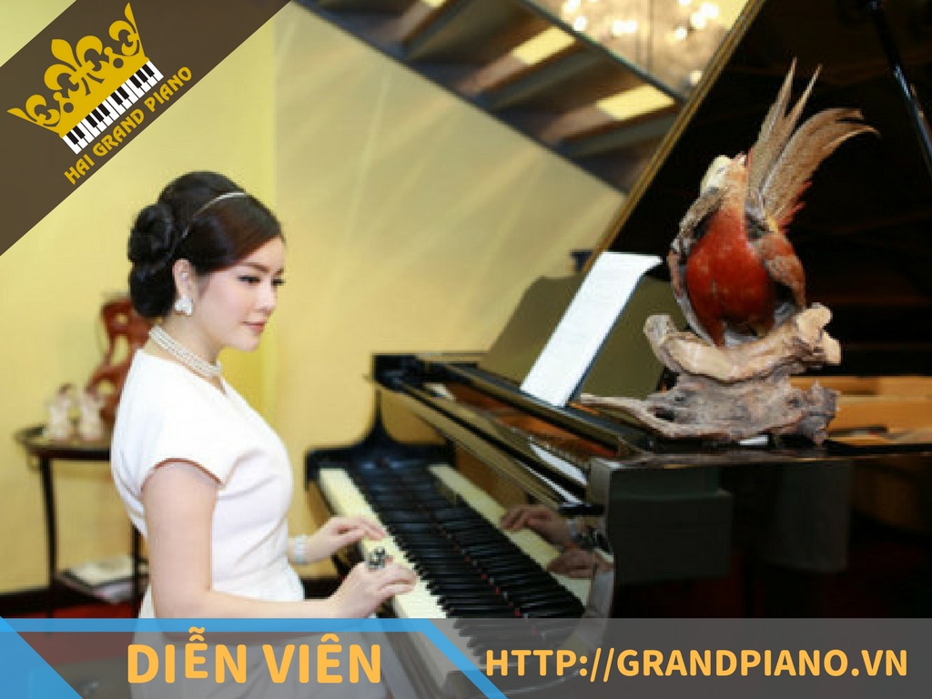 Lý Nhã Kỳ - Đàn Grand Piano Yamaah C5 Cao Cấp