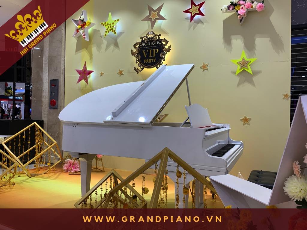 GRAND PIANO WHITE EVENT DIAMOND 2019