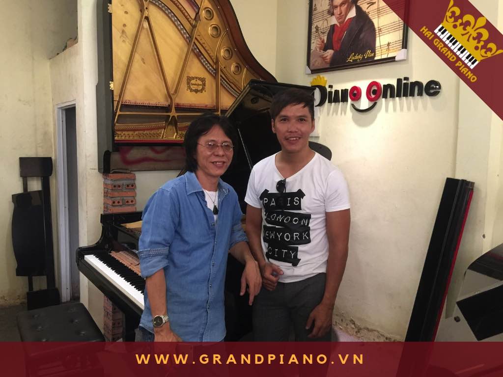 NHẠC SĨ NGUYẾN QUANG THĂM CHỌN PIANO TẠI HẢI GRAND PIANO 