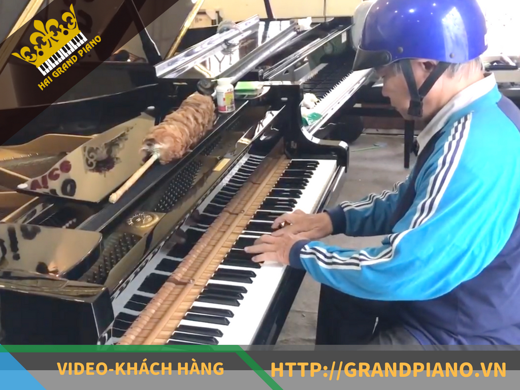 Khách Hàng Cao Tuổi Thử Đàn Grand G2E Yamaha Piano